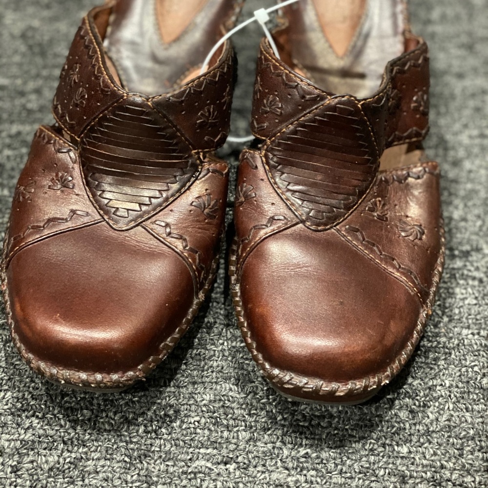Leather mules